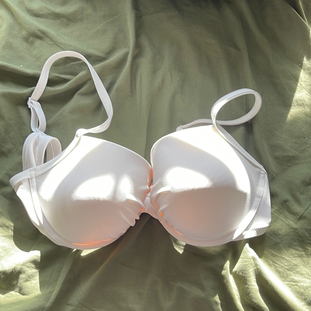 White aerie swim top with underwire
